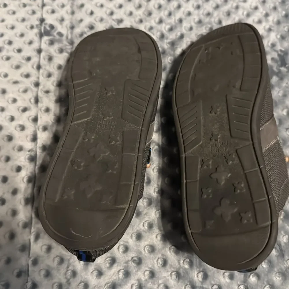 Men’s Nunn Bush Casual Slip-On’s.   WIDE